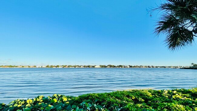 Building Photo - 107 Half Moon Cir