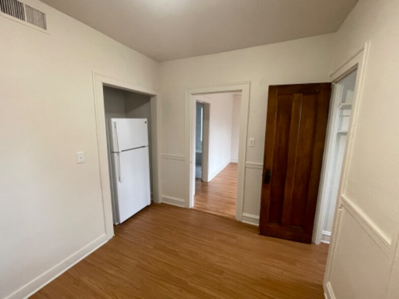 Building Photo - 7252 N Hamilton Ave