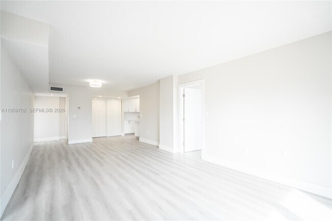 Building Photo - 6960 Rue Vendome