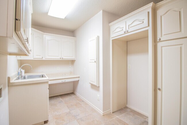 Building Photo - 5402 158th St