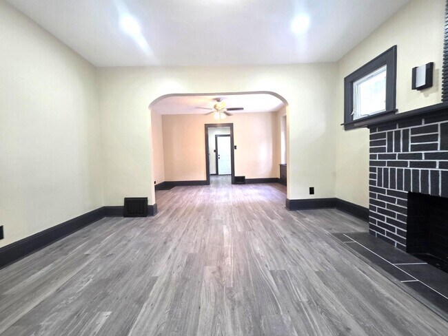 Building Photo - 745 Lafollette St
