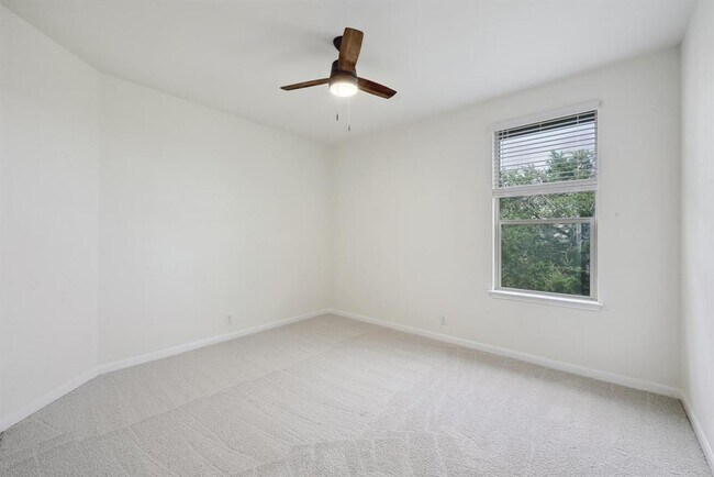 Building Photo - 503 S Meadowlark St