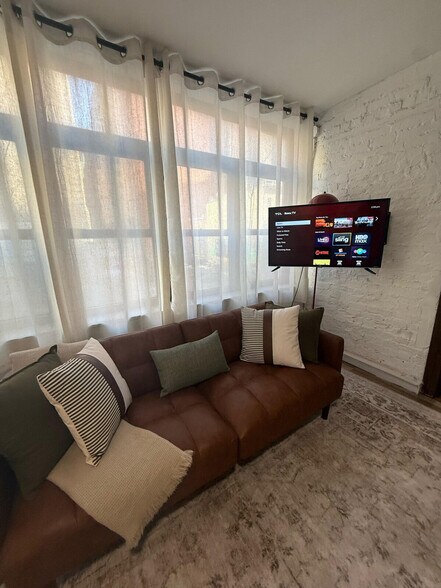 Building Photo - 341 W 30th St