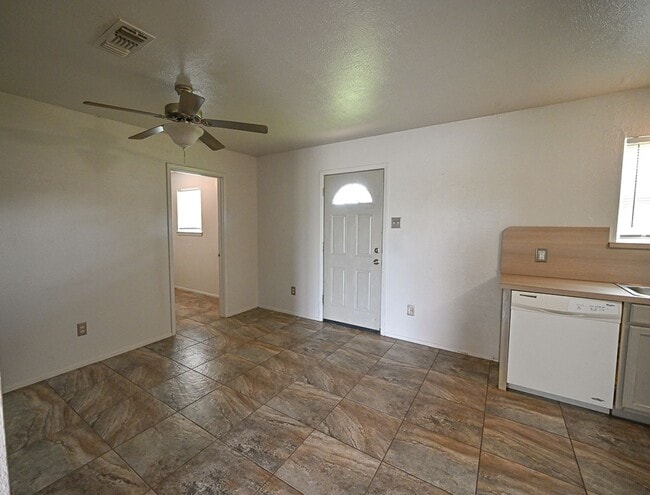 Building Photo - Charming Country Home 2 Bed 1.5 Bath