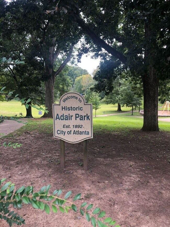 Building Photo - One bedroom one bath right on Adair Park a...