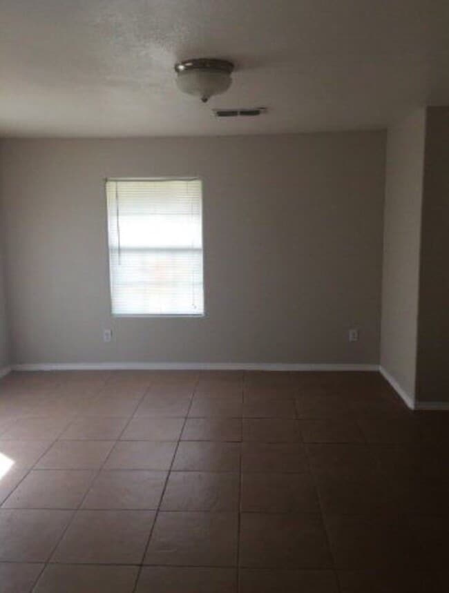 Building Photo - University