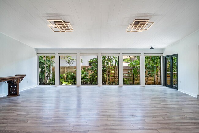 Building Photo - 7810 Beach View Dr