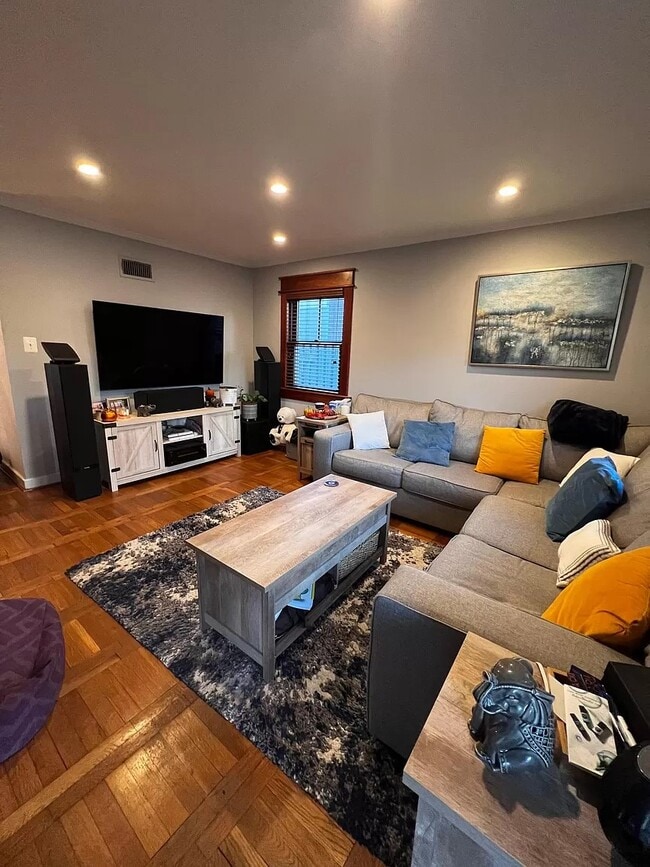 Building Photo - 821 S Ivy St