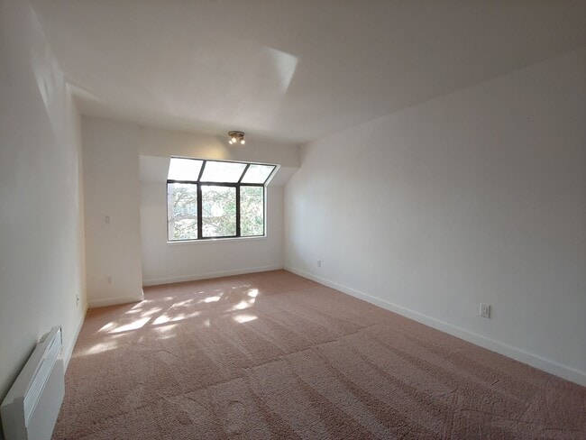 Building Photo - 1740 NE 86th St