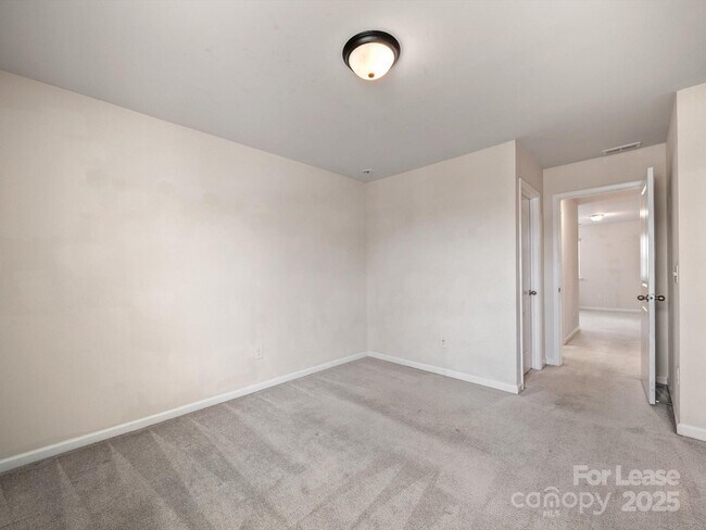 Building Photo - 1067 Winnett Dr