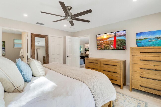 Building Photo - 15866 Alexander Run