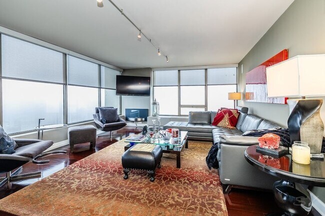 Building Photo - 2800 N Lake Shore Dr