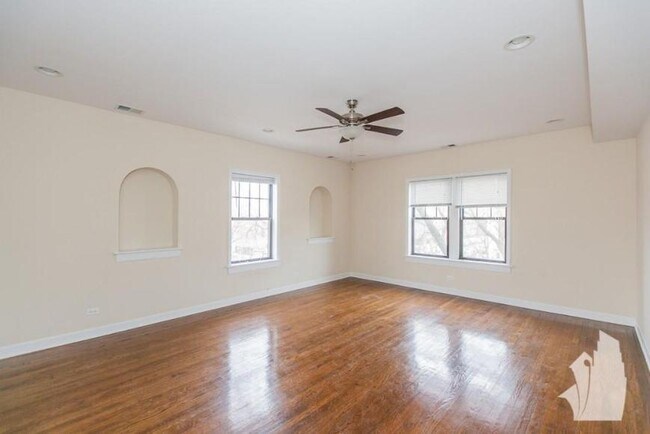 Primary Photo - 3 bedroom in Chicago IL 60640