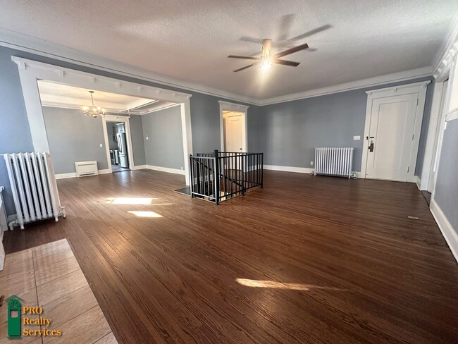 Building Photo - Gorgeous 3 Bedroom Main Level Duplex Unit
