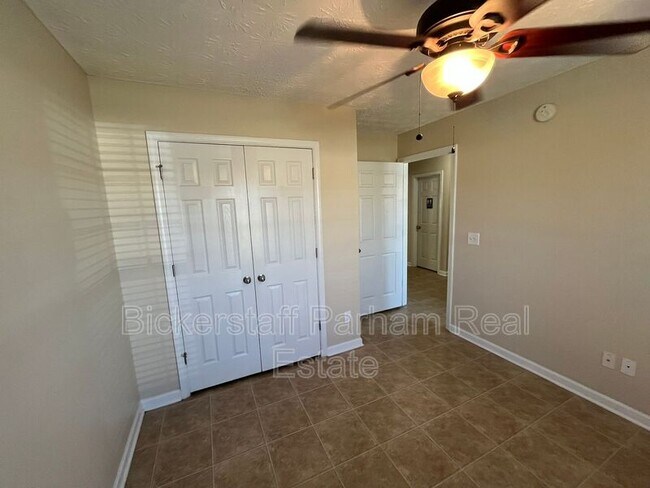 Building Photo - 14 Brentwood Dr