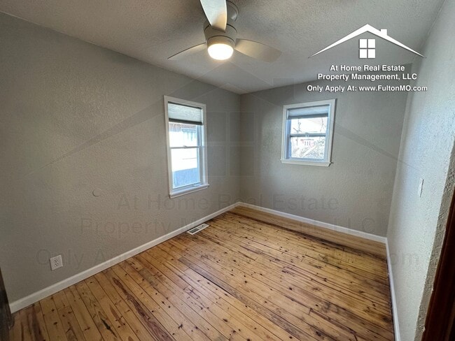 Building Photo - 1209 E Ash St