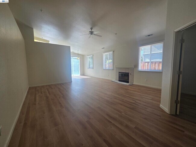 Building Photo - 1646 Mallard St
