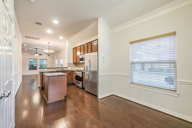 Building Photo - 3521 Clearview Cir