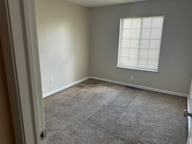 Building Photo - 30244 Southfield Rd