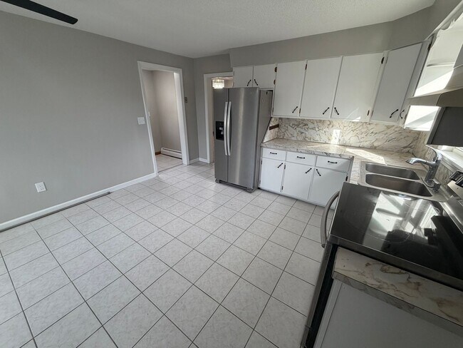 Building Photo - 365 West Ave