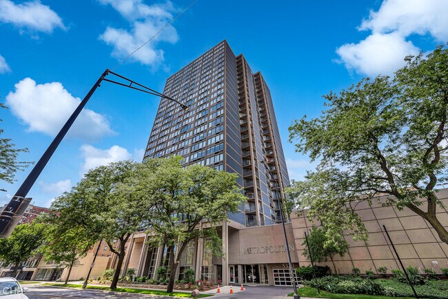 Building Photo - 5320 N Sheridan Rd