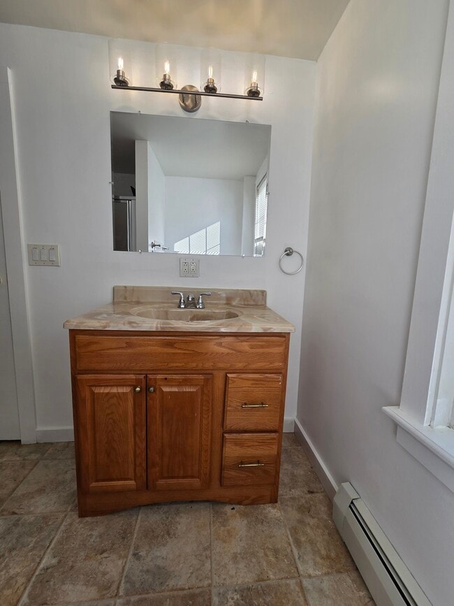 Building Photo - 12 S A St