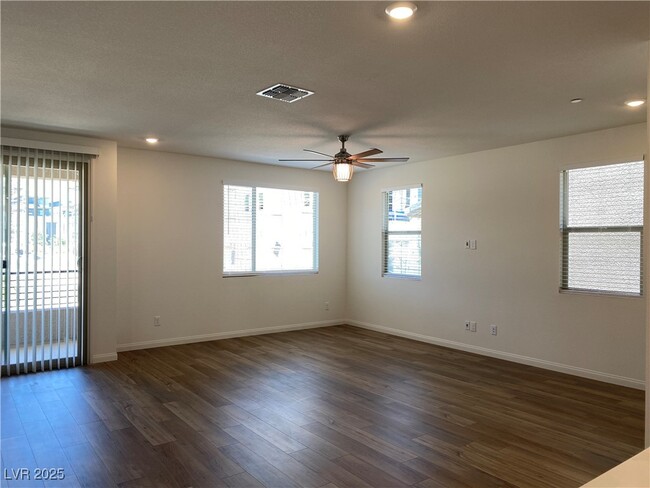 Building Photo - 1537 Bat Hawk St
