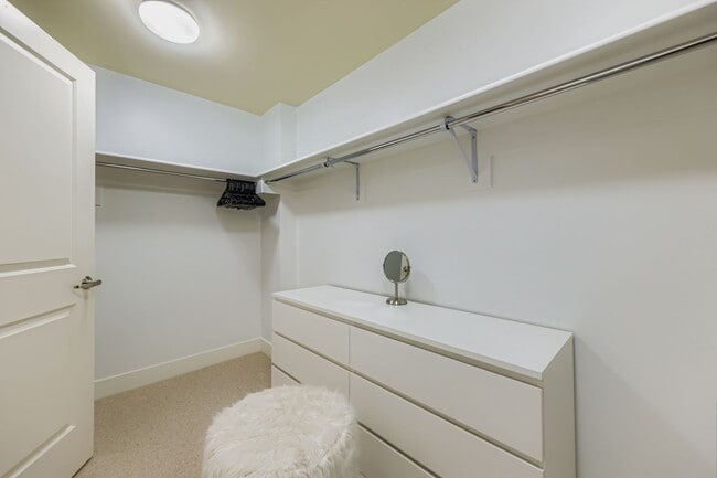 Building Photo - Modern 1 BDR in Peloton - All the Amenities