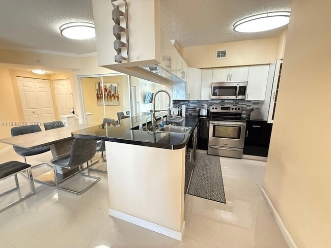 Building Photo - 17100 N Bay Rd