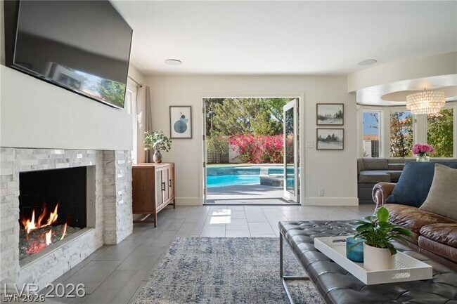 Building Photo - 2233 Versailles Ct
