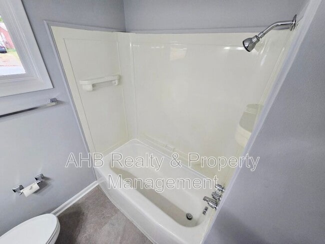 Building Photo - 502 Doggett Dr