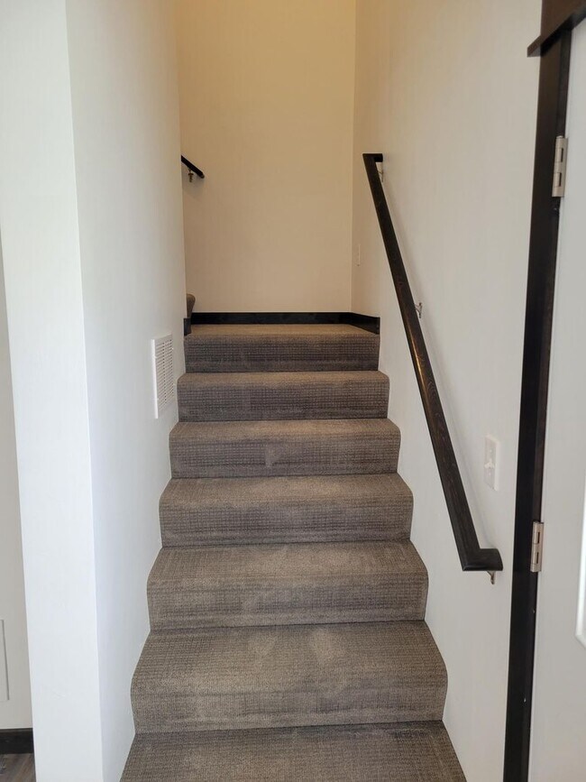 Building Photo - 3 Bedroom 2 1/2 Bathroom Townhouse- NEWLY BUILT-