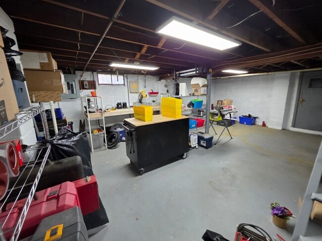 Building Photo - Take a look on this beautiful corner property