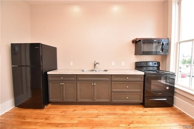 Building Photo - 170 Court St