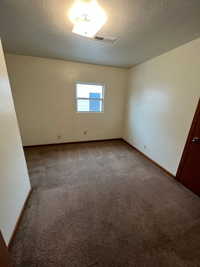 Building Photo - 216-218 W Home St