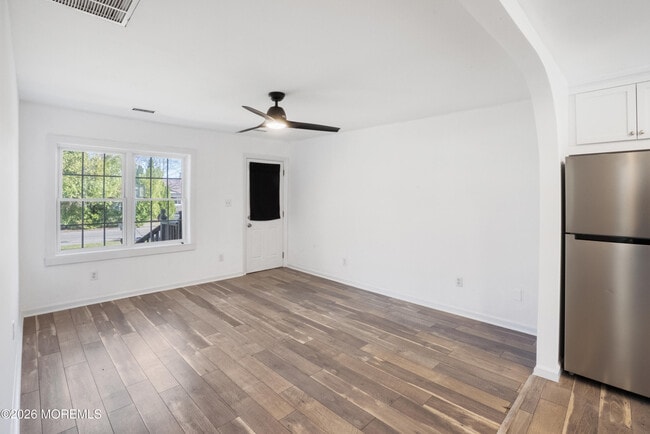 Building Photo - 28 Oak Ln