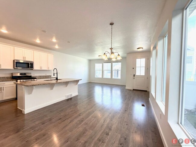 Building Photo - Beautiful Home in Lehi