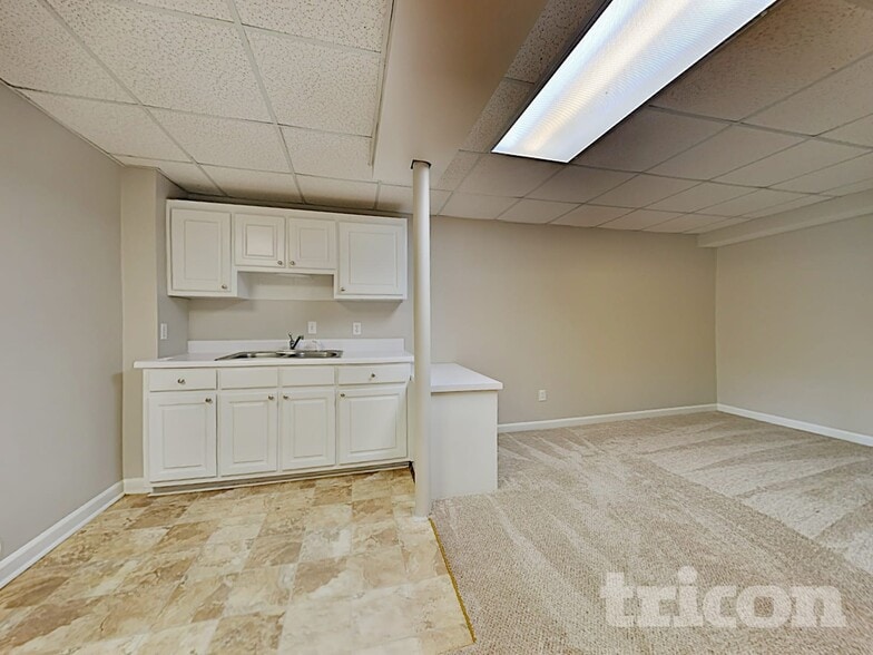 Building Photo - 1516 Maple Ridge Dr
