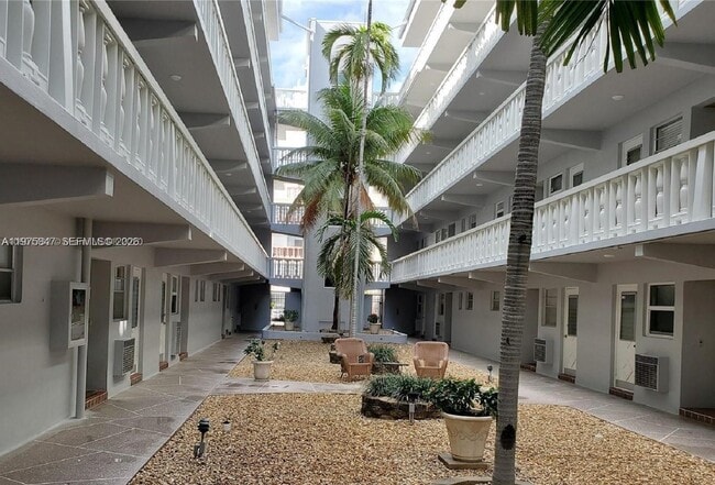 Building Photo - 329 SE 3rd St