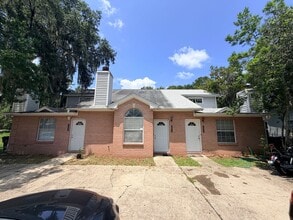 Building Photo - Pet Friendly Townhome * Washer & Dryer Included * Bonus Guest Space * Lawn Care Included