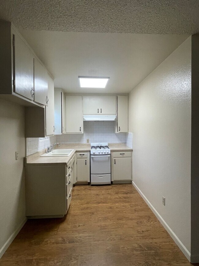Building Photo - Great 1 bedroom 1 bath in Oakdale