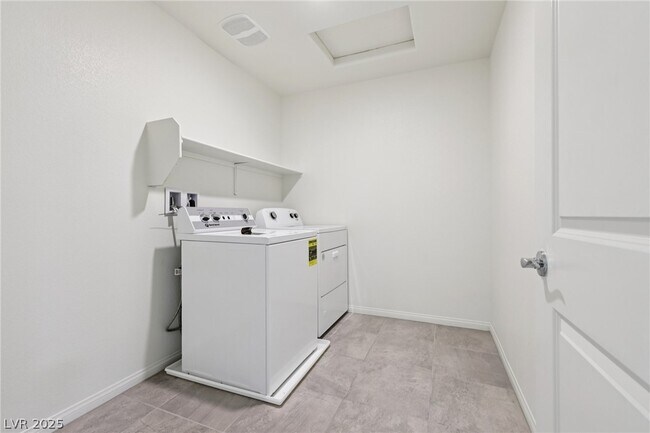 Building Photo - 10971 Meridian Flds Ave