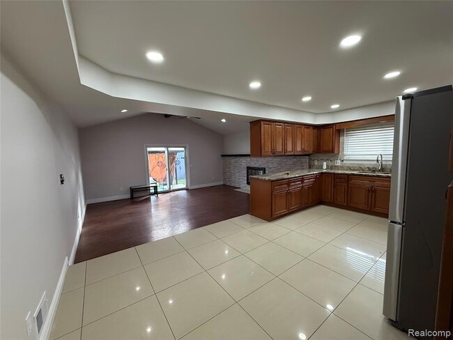 Building Photo - 2308 Kipling Dr