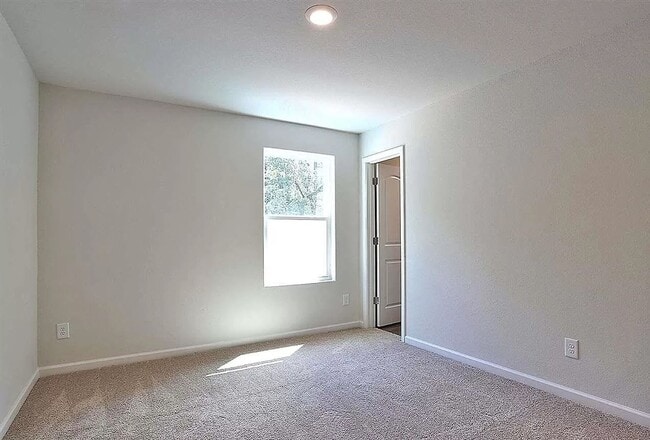 Building Photo - Newer Townhome for Lease – 2 Primary Suites + Open Layout