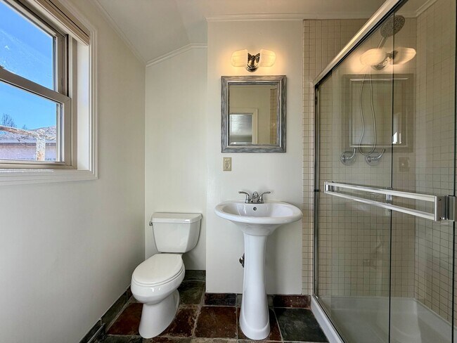 Building Photo - 3030 Park St