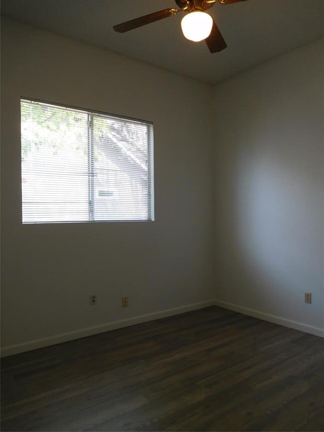 Building Photo - 2202 Quiet Wood Dr