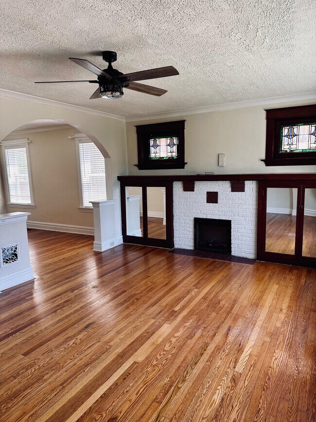 Living Room/Family Room II - 5331 Devonshire Ave