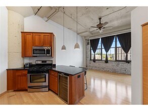 Building Photo - 1901 E Hennepin Ave