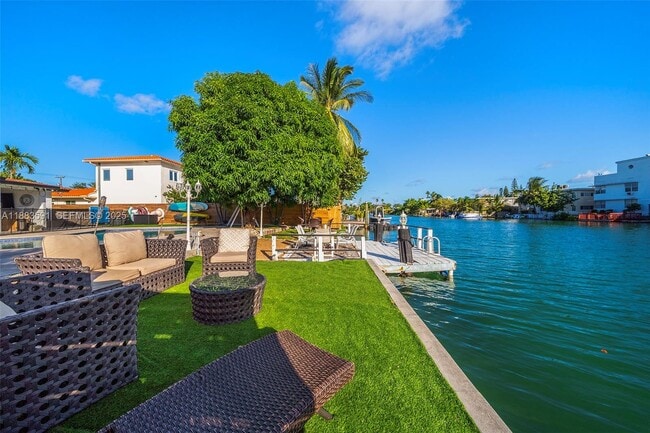 Building Photo - 840 S Shore Dr