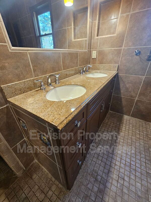 Building Photo - 1761 Monroe Dr NE